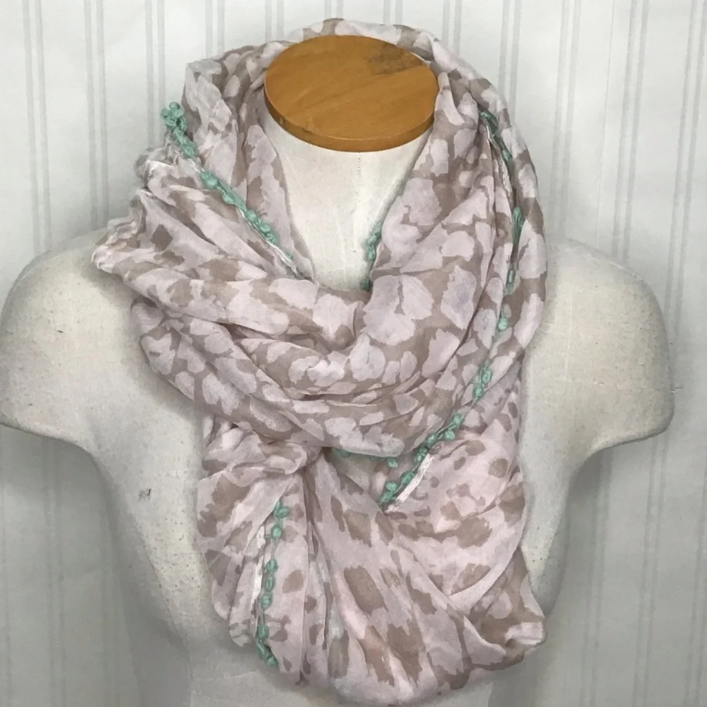 Vera Neumann American boho neutral print green Pom Pom scarf NWT